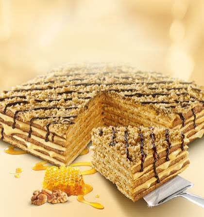 Marlenka classic honey cake