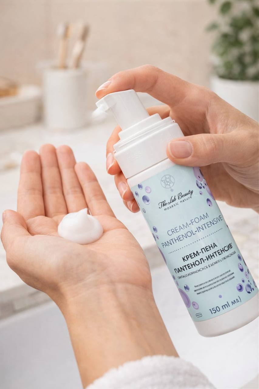 The Lab Beauty Cream-Foam Panthenol-Intensive cleanser lifestyle application shot