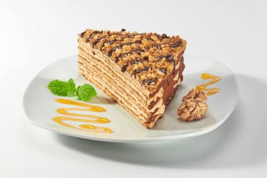Marlenka classic honey cake