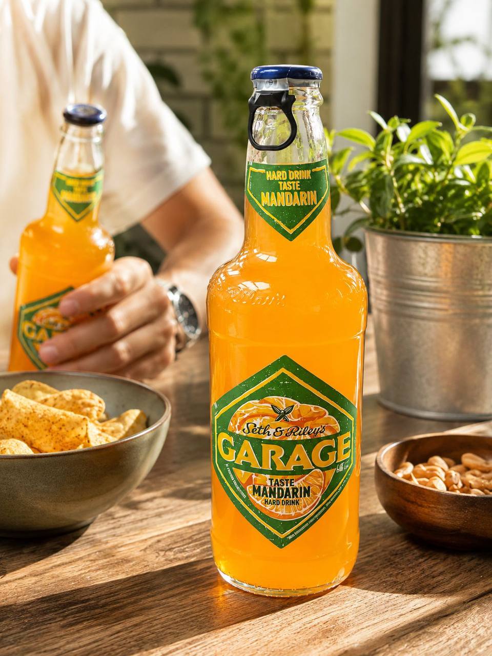 Seth & Riley's Garage Taste Mandarin Hard Drink 440ml - Lifestyle
