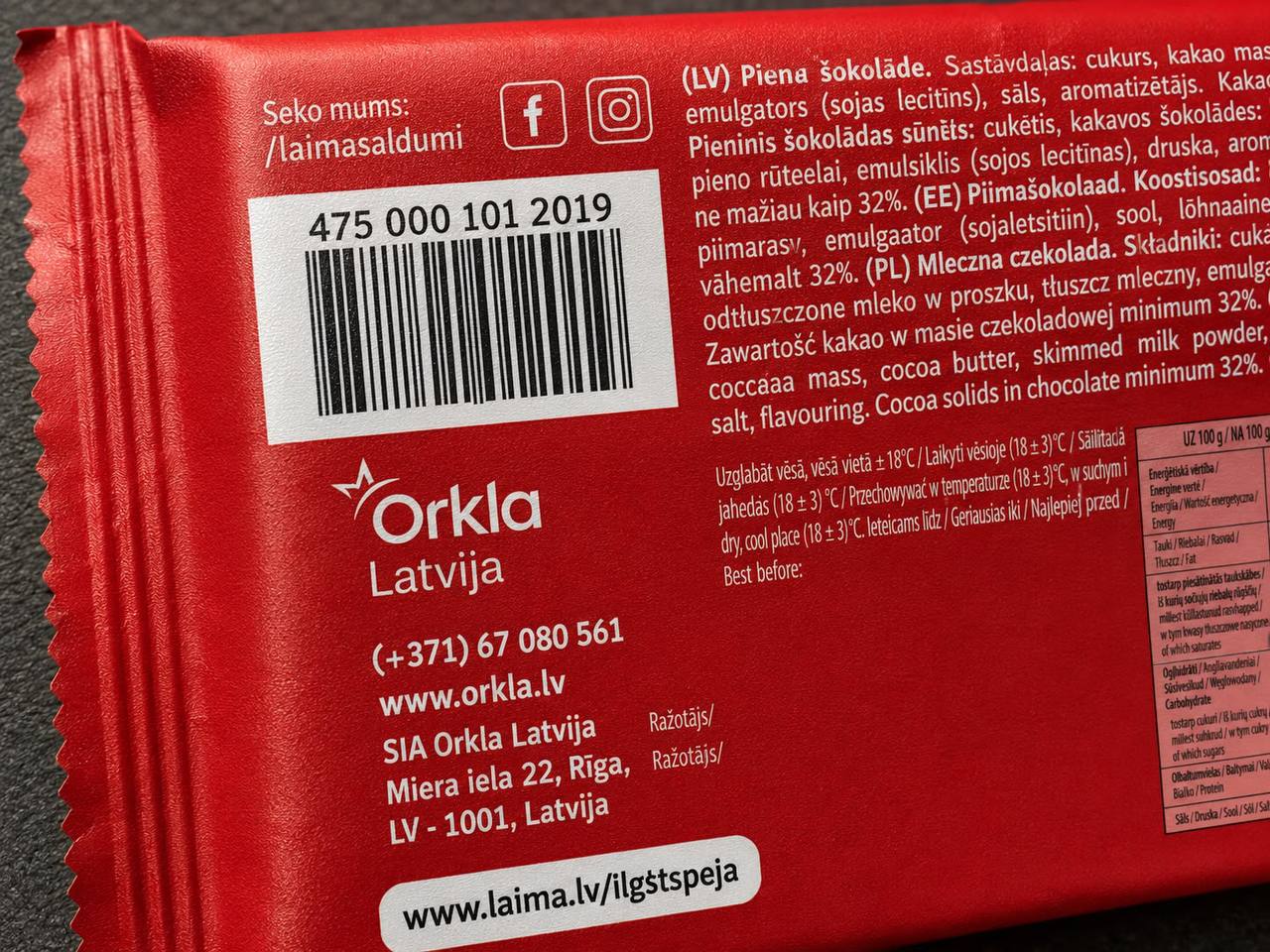 Laima Ekstra Milk Chocolate Bar 90g back close-up barcode and ingredients