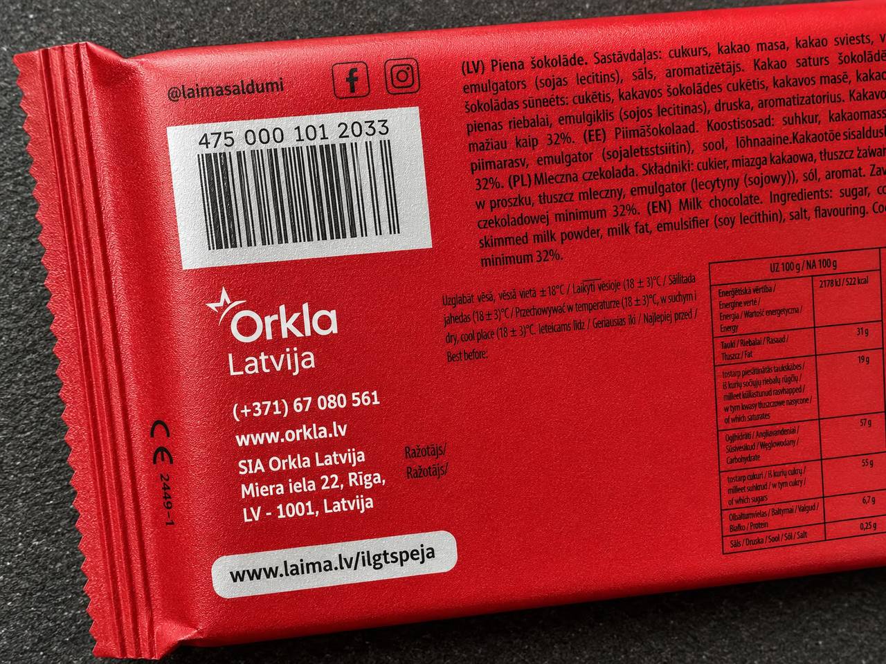 Laima Ekstra Milk Chocolate with Hazelnuts Bar 90g back close-up barcode and ingredients